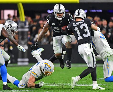 Las Vegas Raiders vs Los Angeles Char.